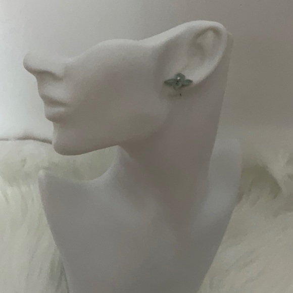 Elegant Floral Faux Pearl Stud Earrings - Picture 2 of 3